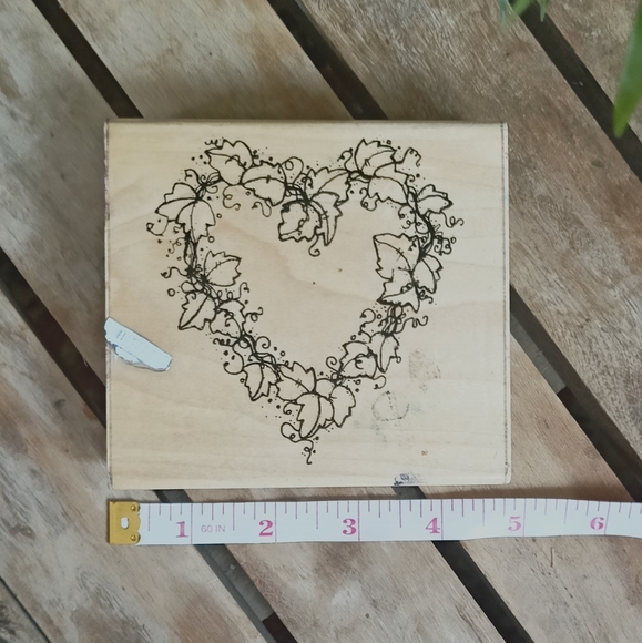 🌷3/15🌷 Large Ivy heart stamp - Picture 4 of 4
